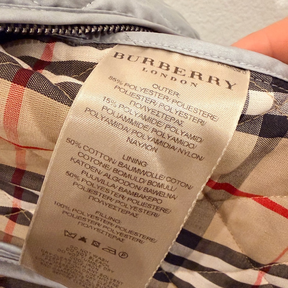 Burberry Light Gray Quilted Jacket with Iconic Plaid Lining - Picture 5 of 13